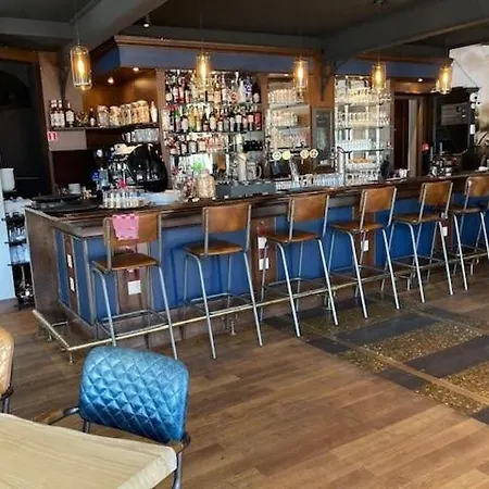 Boutique Hotel De Statie מלון 3*