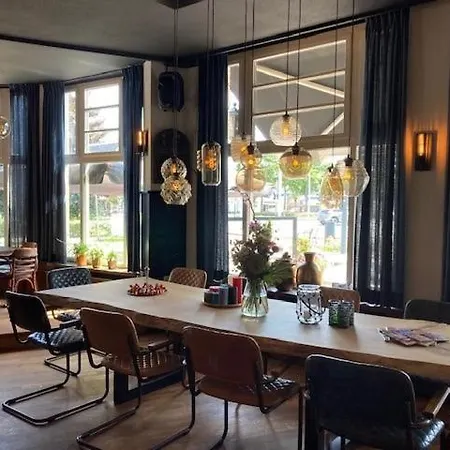 Boutique Hotel De Statie ואלקנסווארד