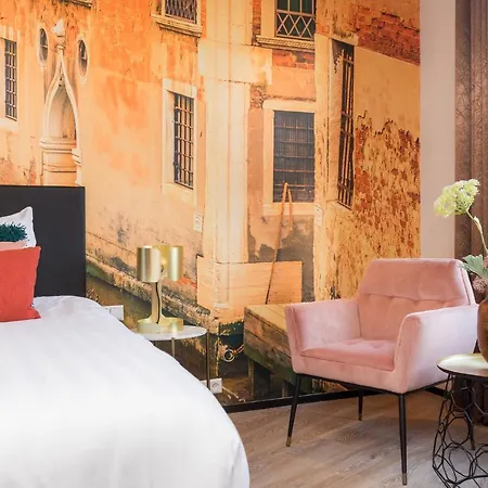 Boutique Hotel De Statie מלון ואלקנסווארד