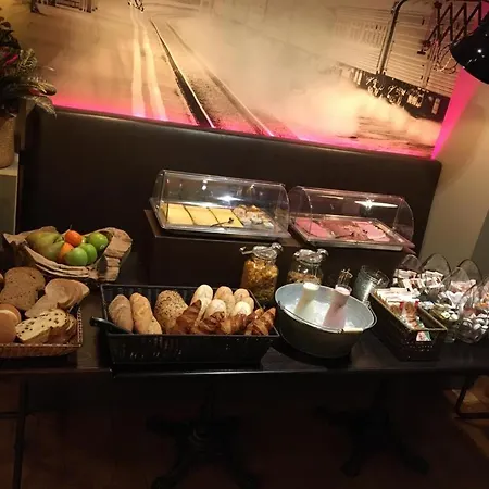 Boutique Hotel De Statie מלון 3*
