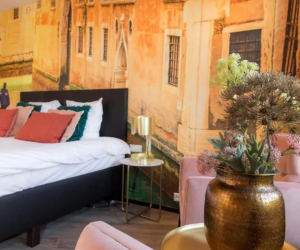 Boutique Hotel De Statie Otel 3*