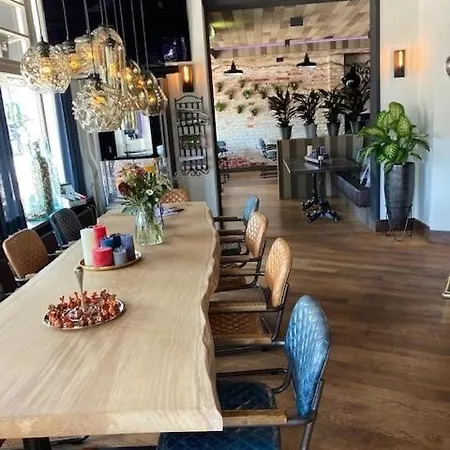 Boutique Hotel De Statie 3*