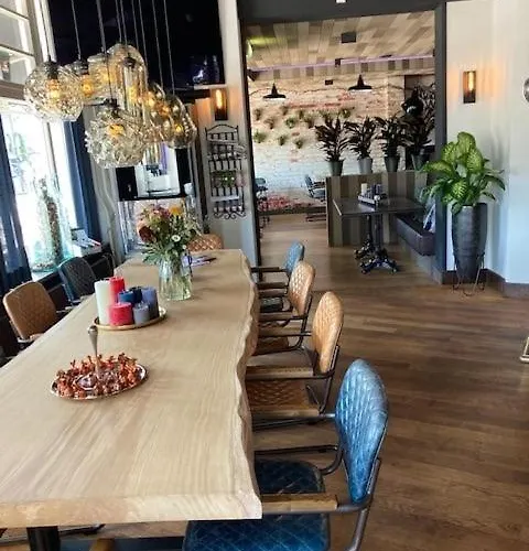 Boutique Hotel De Statie 3*